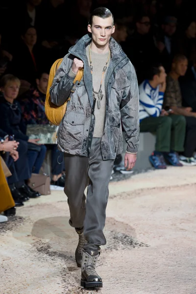 Look 3